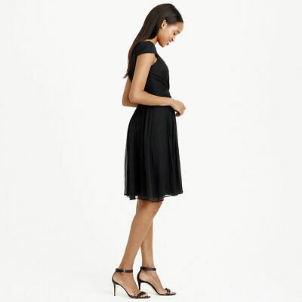 Women's V-Neck Cap Sleeve Dress in Gray - Picture 4 of 4